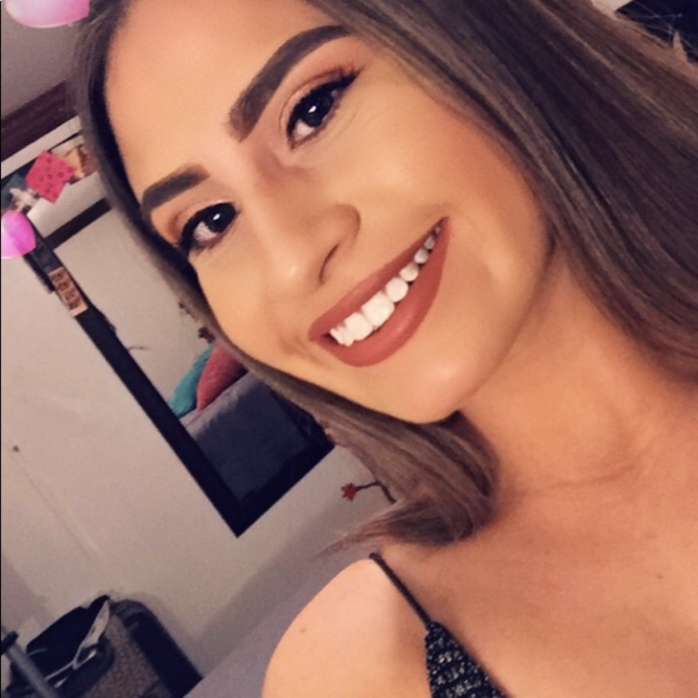 Meet your Posher, Gabriela